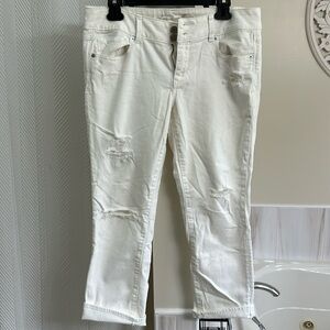 White capri AE pants